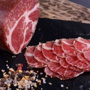 Bondiola Curada Tipo Bayona Cabaña Argentina Pieza x 1,4 Kg Aprox (UNIDAD).